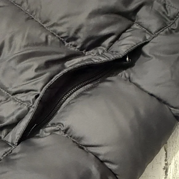 The North Face Boys Classic Black Puffer Jacket Size M 10-12 - Picture 9 of 11